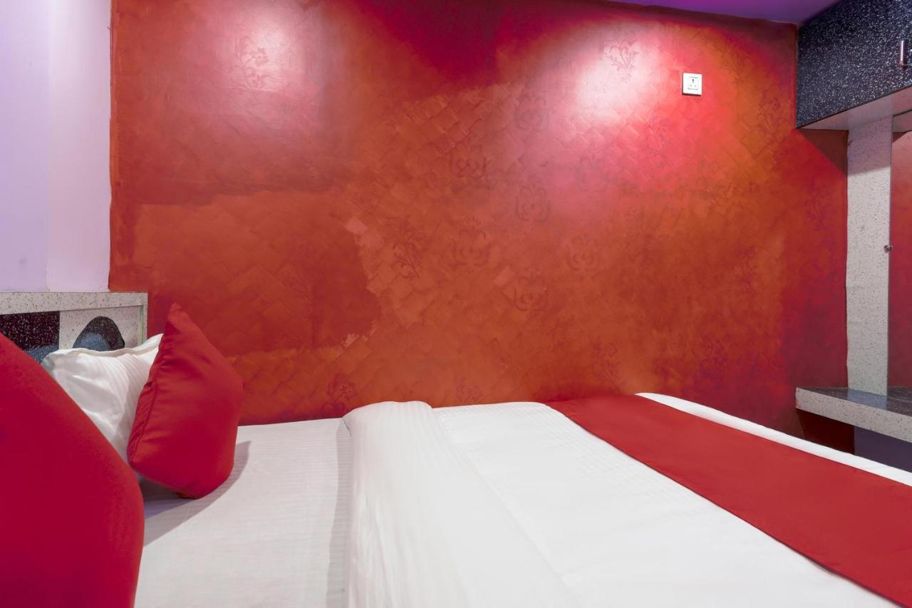 Oyo 45752 Hotel Sb Palace Godarpura Экстерьер фото